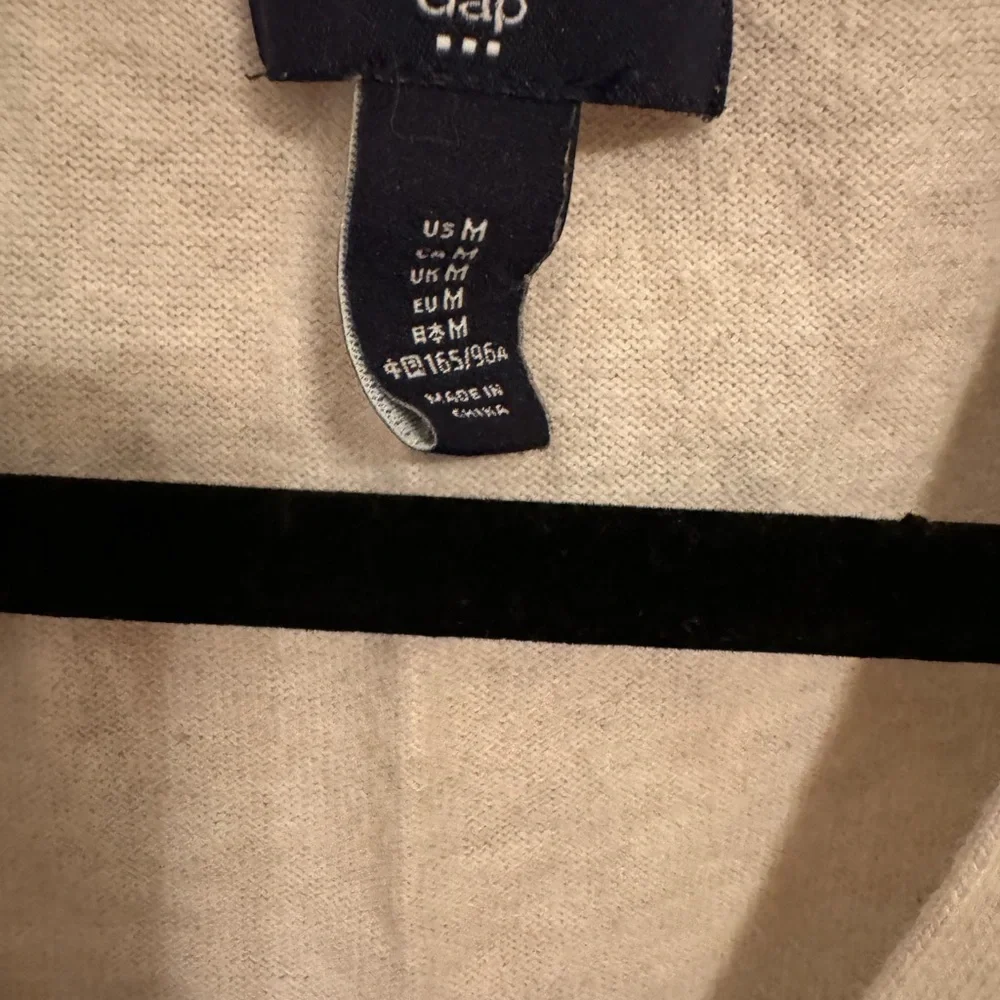 GAP Cream Cardigan Sweater - Picture 2 of 3